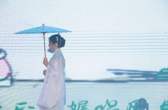 2019婧麒年会节目：小城谣